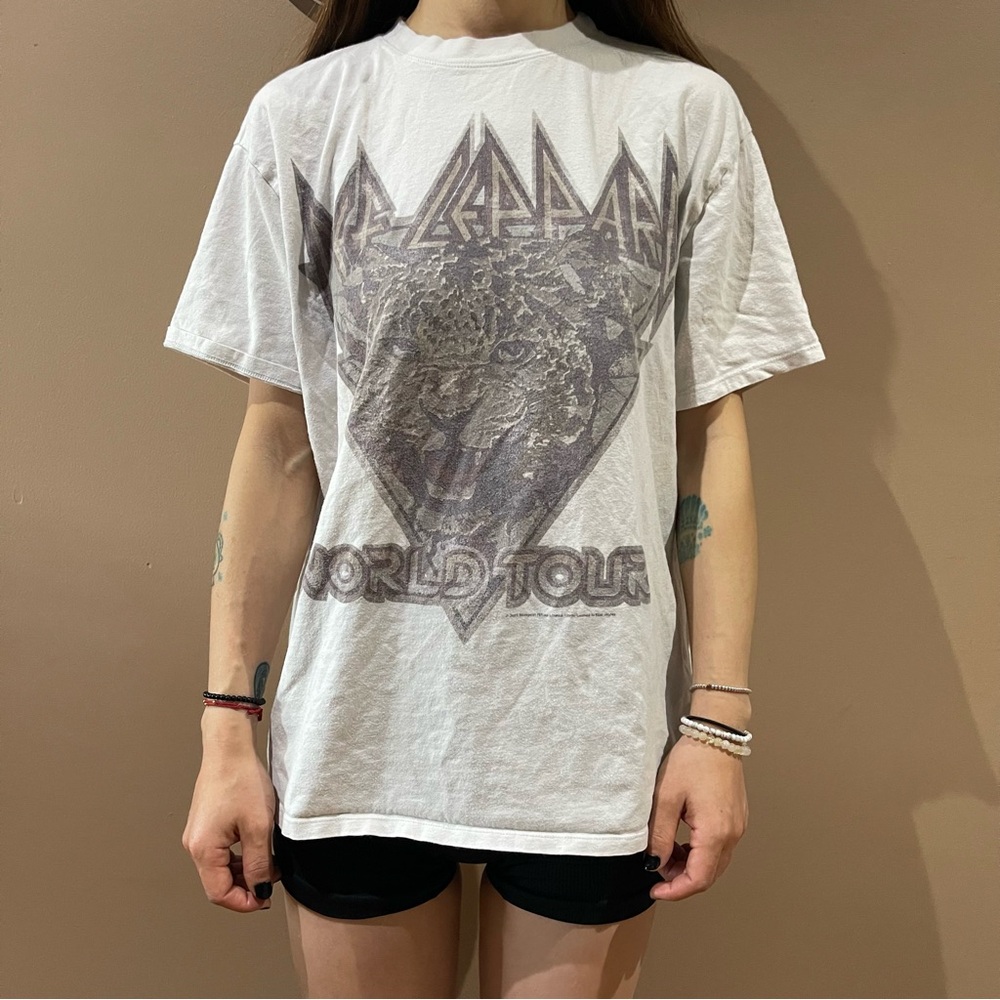 Abercrombie & Fitch White Graphic Tee